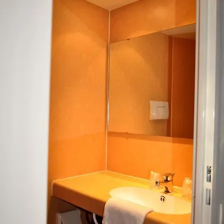 Hotel Lux *