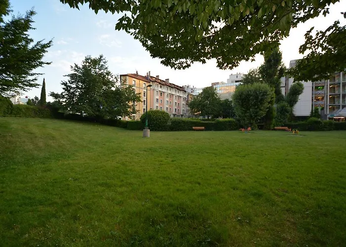 Lux Hotel *
